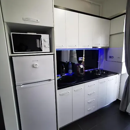 Ionut Residence-summerland 公寓